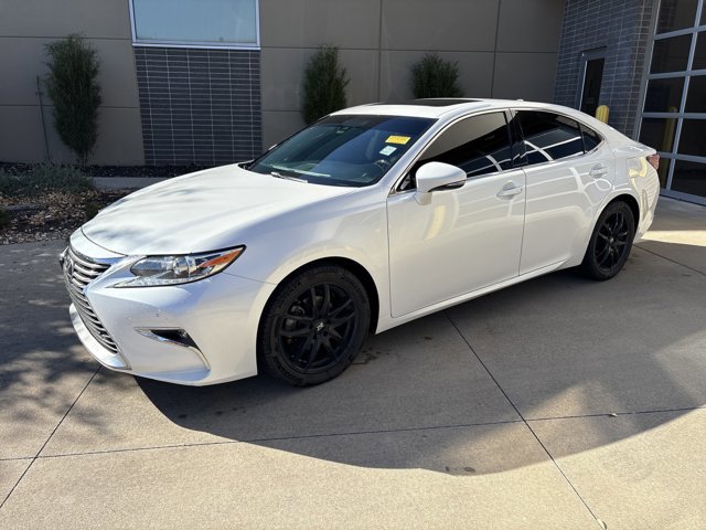 2016 Lexus ES 350 photo 4