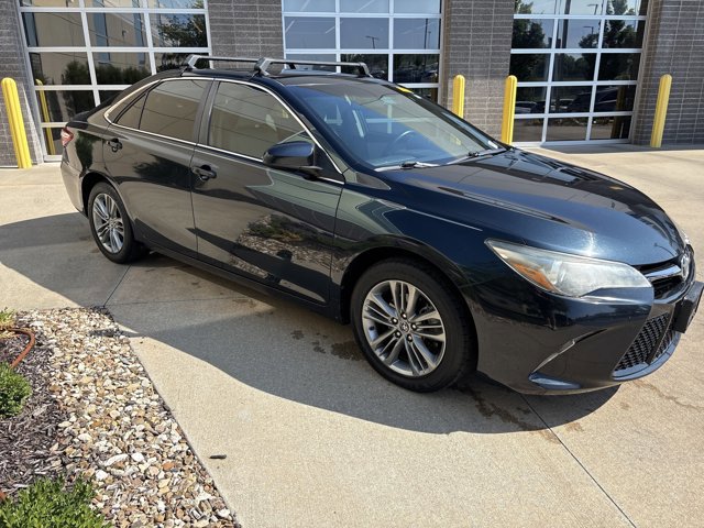 Used 2015 Toyota Camry SE with VIN 4T1BF1FKXFU113182 for sale in Kansas City