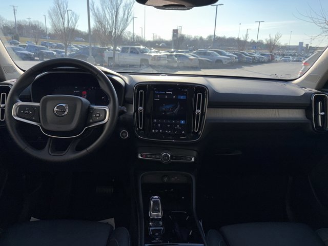 2025 Volvo XC40 Plus's photo