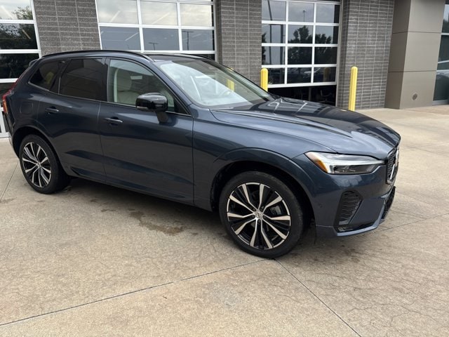 Volvo XC60 Plus Dark Theme