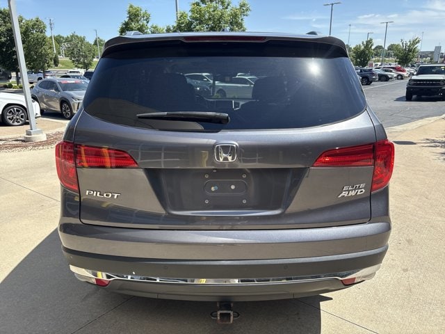 2016 Honda Pilot Elite photo 3
