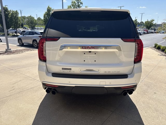 2024 GMC Yukon Denali photo 3