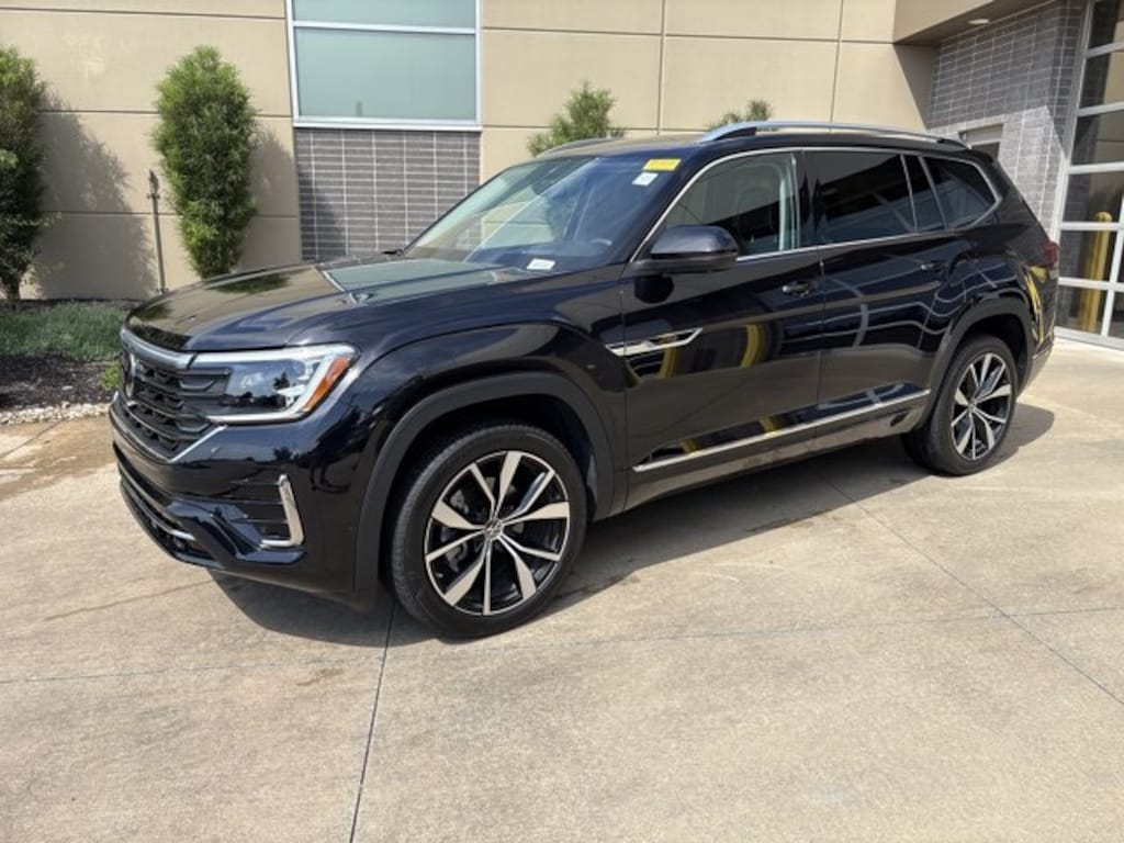Used 2024 Volkswagen Atlas 2.0T SEL Premium R-Line SUV