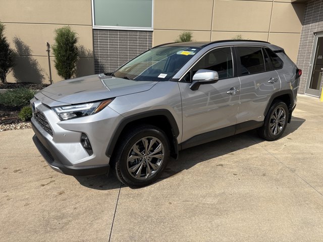 2022 Toyota RAV4 Hybrid Limited photo 4