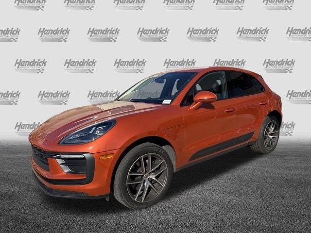 2024 Porsche Macan T photo 2