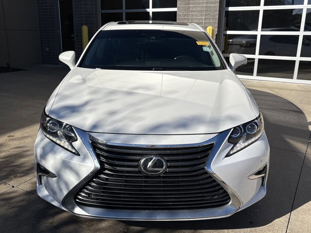 2016 Lexus ES 350 photo 3
