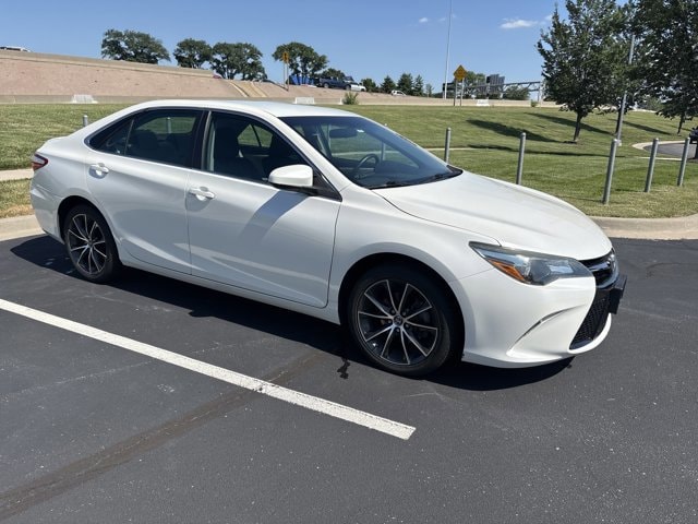 Used 2015 Toyota Camry XSE with VIN 4T1BF1FK2FU906718 for sale in Kansas City
