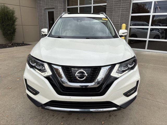 2017 Nissan Rogue SL photo 2