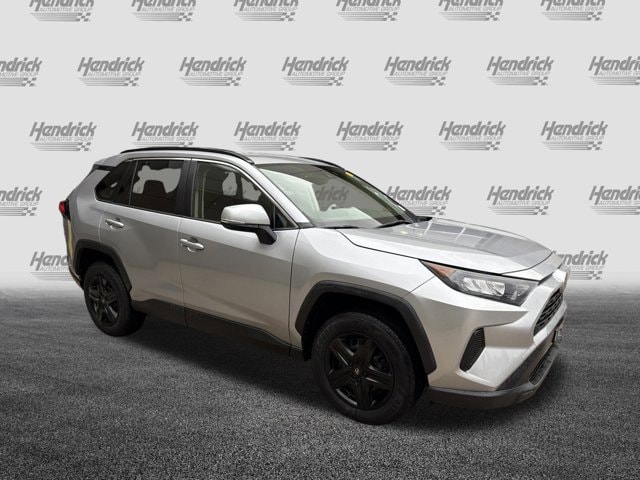 Used 2019 Toyota RAV4 LE with VIN JTMG1RFV2KD014013 for sale in Kansas City