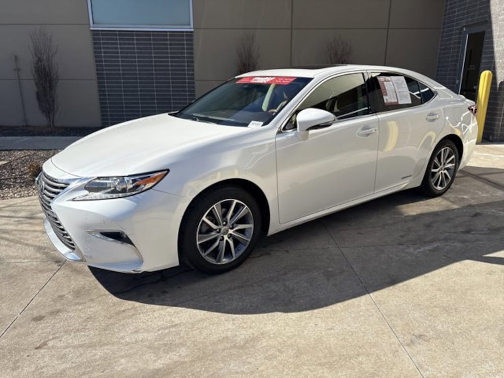 Used 2016 Lexus ES 300h Hybrid Sedan