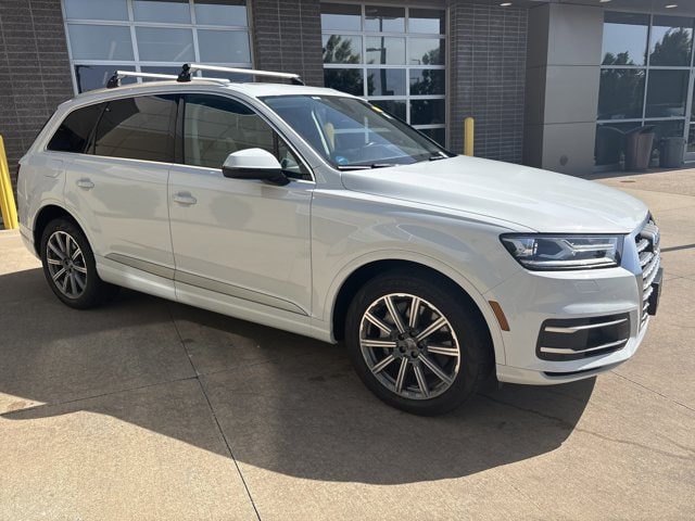 Used 2018 Audi Q7 Premium Plus with VIN WA1LAAF7XJD042975 for sale in Kansas City