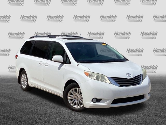 Used 2013 Toyota Sienna XLE with VIN 5TDYK3DC7DS332670 for sale in Kansas City