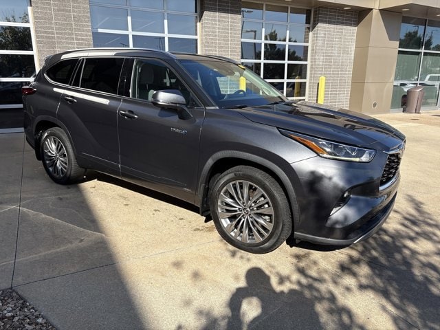 Used 2020 Toyota Highlander Platinum with VIN 5TDEBRCH8LS003123 for sale in Kansas City