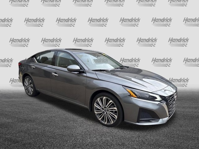 Used 2025 Nissan Altima SL with VIN 1N4BL4EW6SN331424 for sale in Kansas City