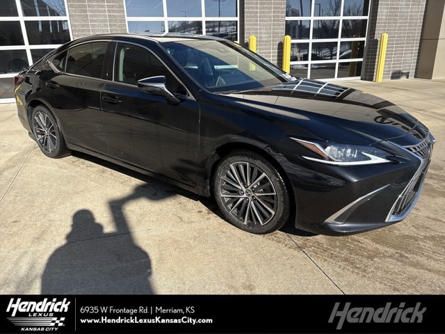2022 Lexus ES 350's photo