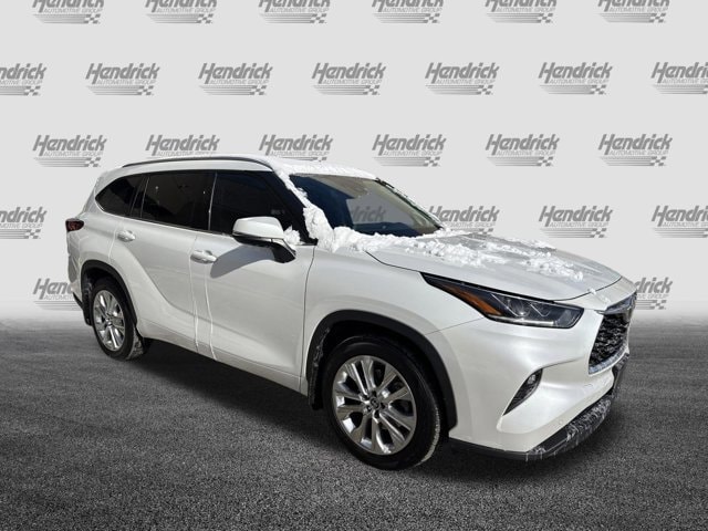 Used 2022 Toyota Highlander Limited with VIN 5TDDZRBH3NS574921 for sale in Kansas City