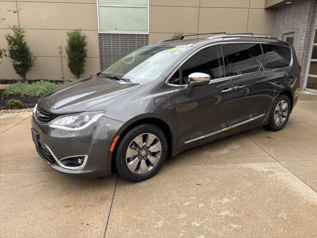 Used 2018 Chrysler Pacifica Hybrid Limited Van Passenger Van