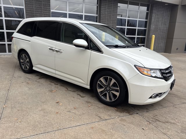 2016 Honda Odyssey Touring photo 2