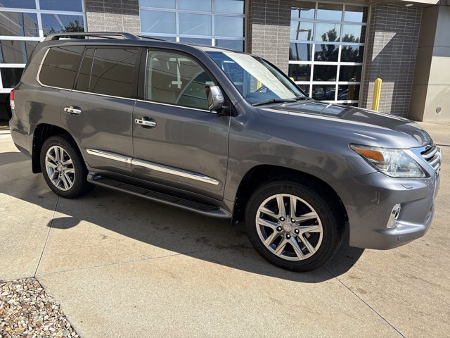 2013 Lexus LX 570 photo 2