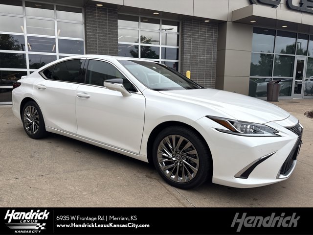 2024 Lexus ES 300h 300h Luxury's photo