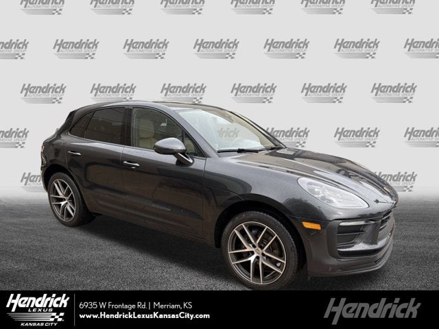 2024 Porsche Macan's photo