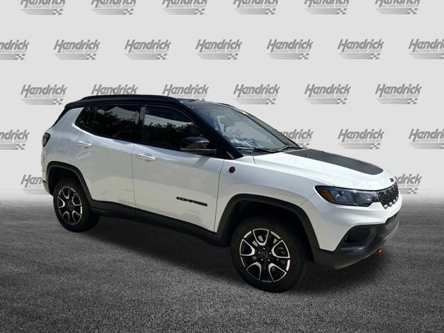 Used 2025 Jeep Compass Trailhawk with VIN 3C4NJDDN1ST559062 for sale in Kansas City