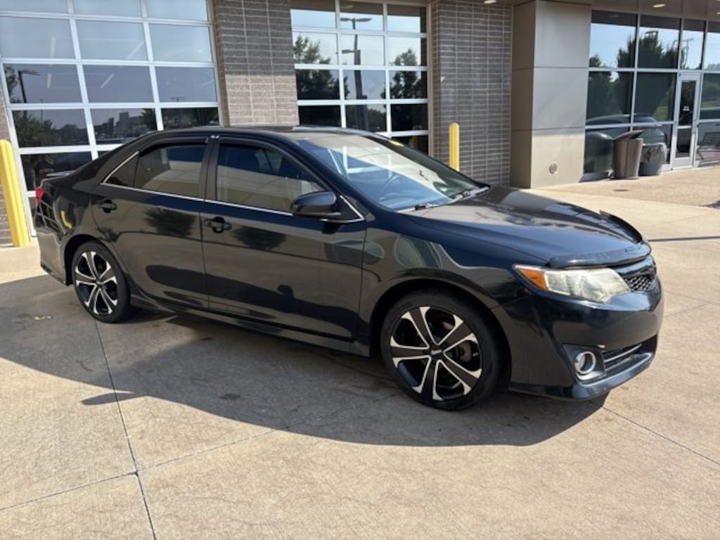 Used 2012 Toyota Camry SE Sedan