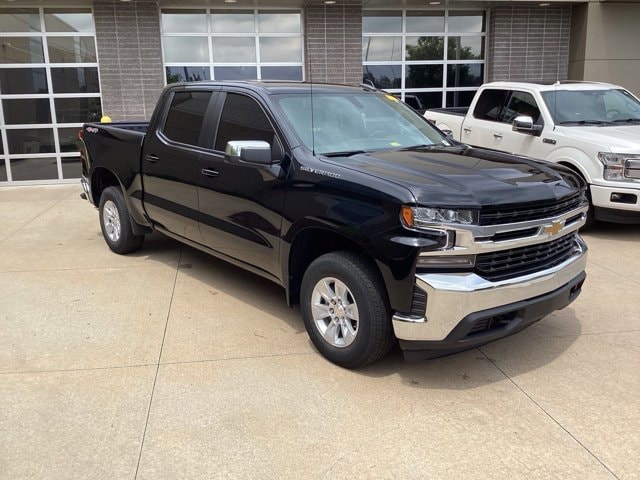 Used 2021 Chevrolet Silverado 1500 LT with VIN 3GCUYDED8MG365735 for sale in Kansas City