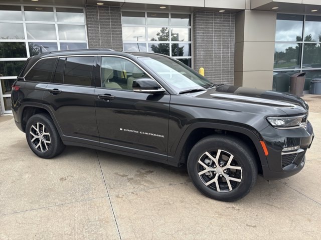 Used 2024 Jeep Grand Cherokee Limited with VIN 1C4RJHBG4RC256019 for sale in Kansas City