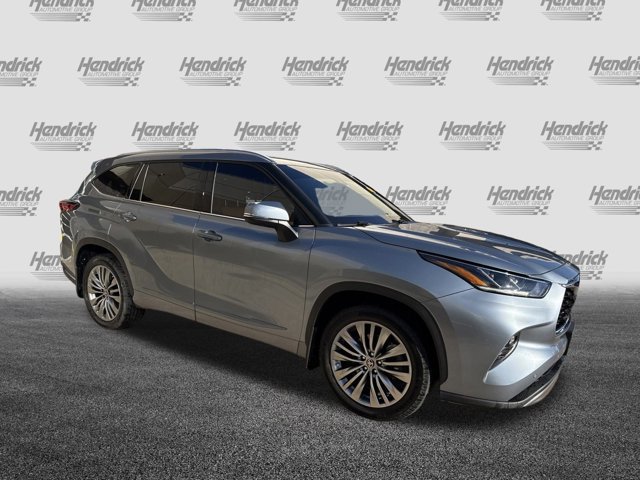 Used 2022 Toyota Highlander Platinum with VIN 5TDFZRBH3NS166976 for sale in Kansas City