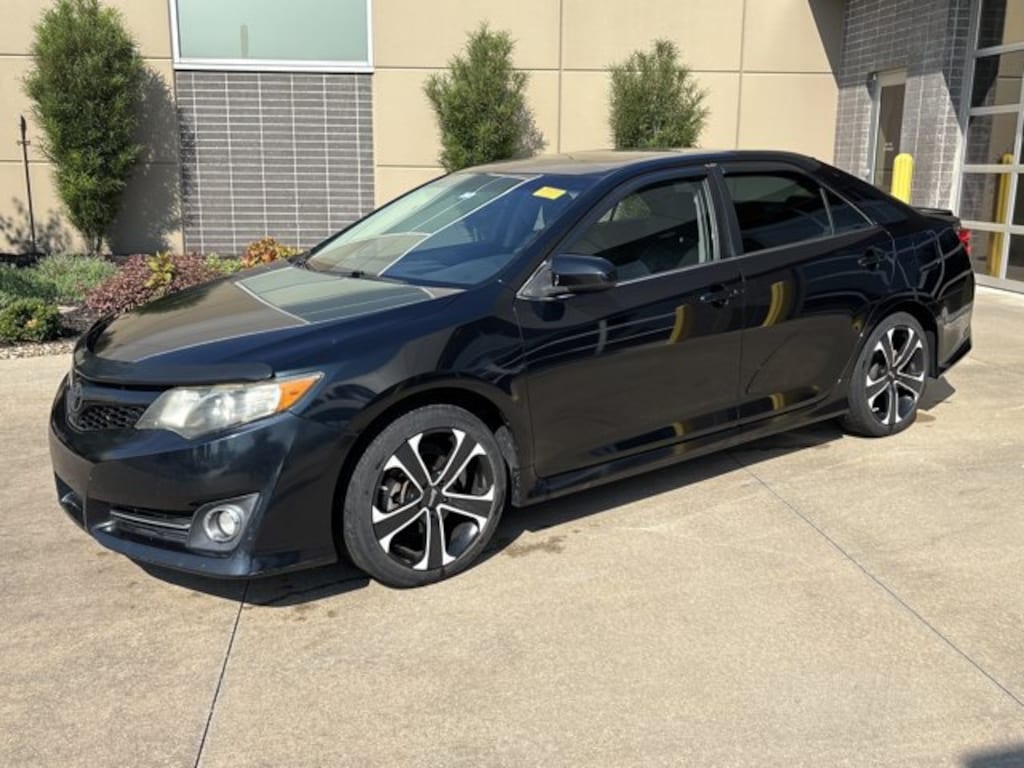 Used 2012 Toyota Camry SE Sedan