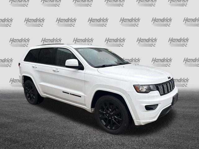 Used 2017 Jeep Grand Cherokee Altitude with VIN 1C4RJFAG4HC910697 for sale in Kansas City