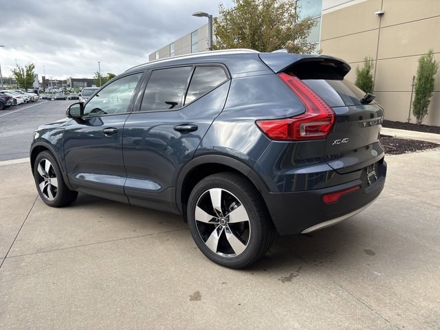 2022 Volvo XC40 Momentum photo 6