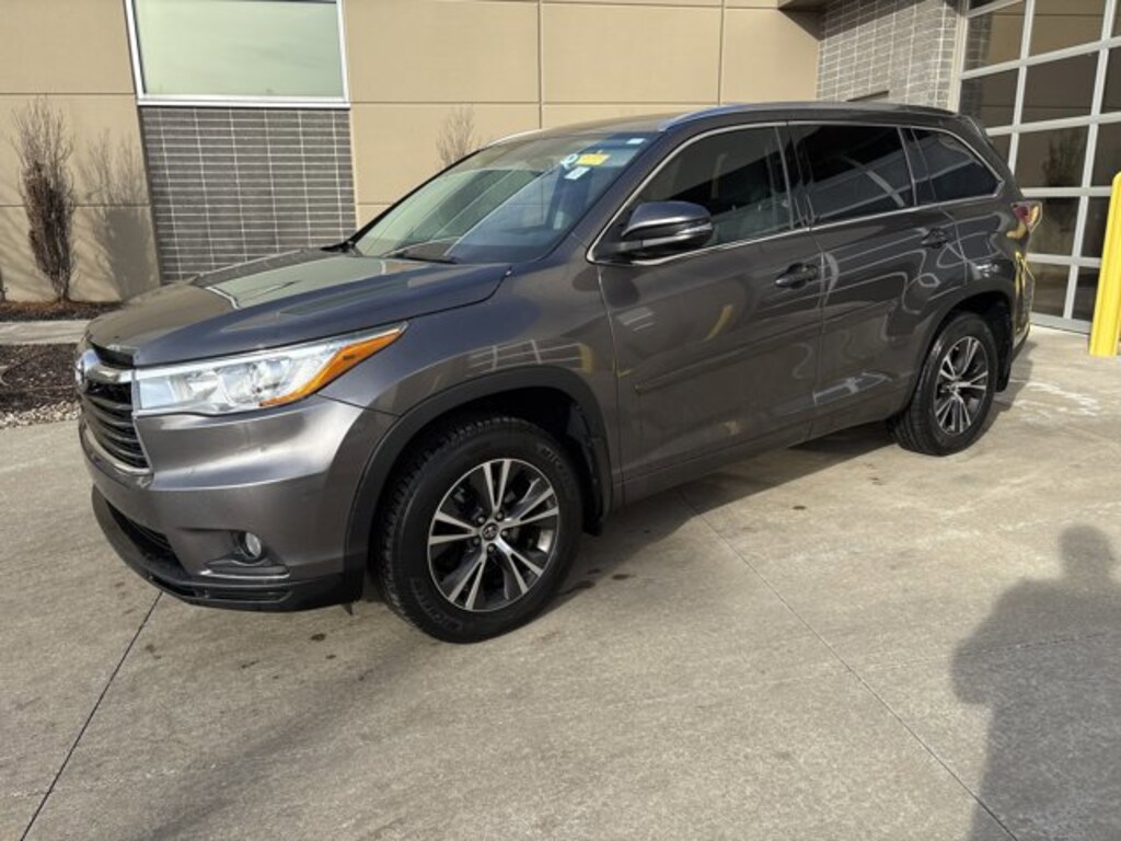 Used 2016 Toyota Highlander XLE SUV