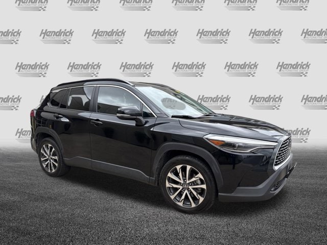 2023 Toyota Corolla Cross XLE photo 2