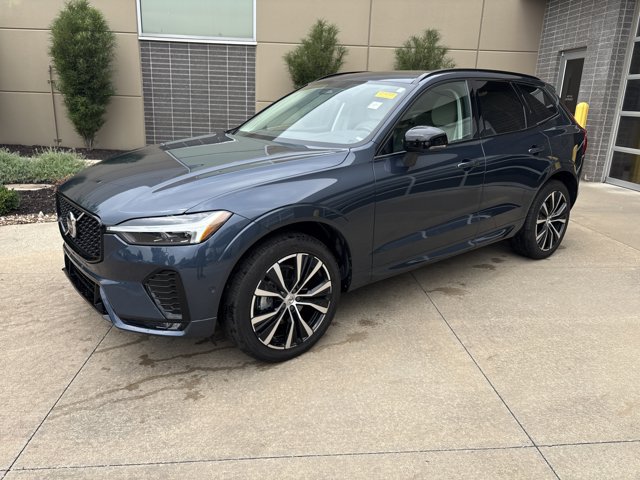 Volvo XC60 Plus Dark Theme