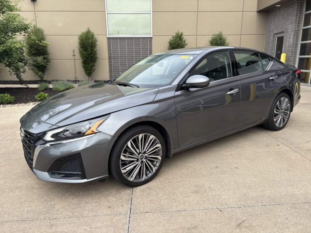 Used 2025 Nissan Altima SL Sedan