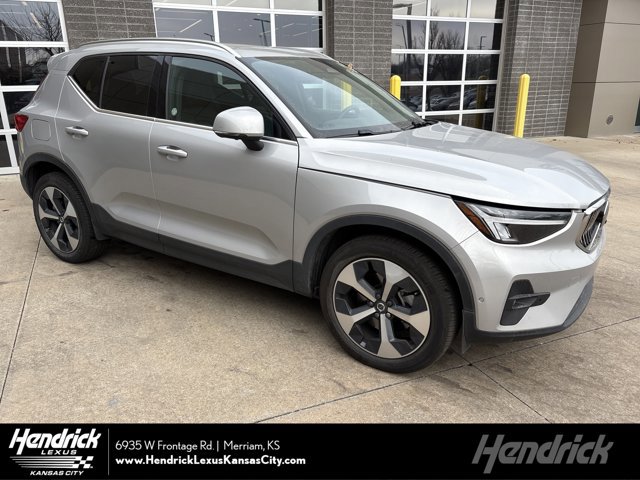 2025 Volvo XC40 Plus's photo