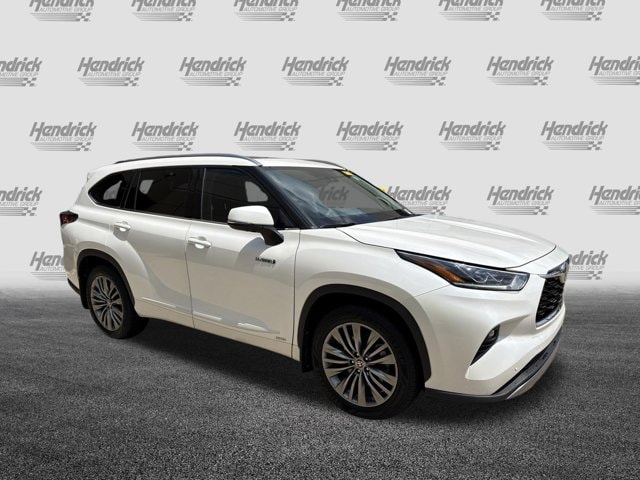 Used 2021 Toyota Highlander Platinum with VIN 5TDEBRCH5MS051390 for sale in Kansas City