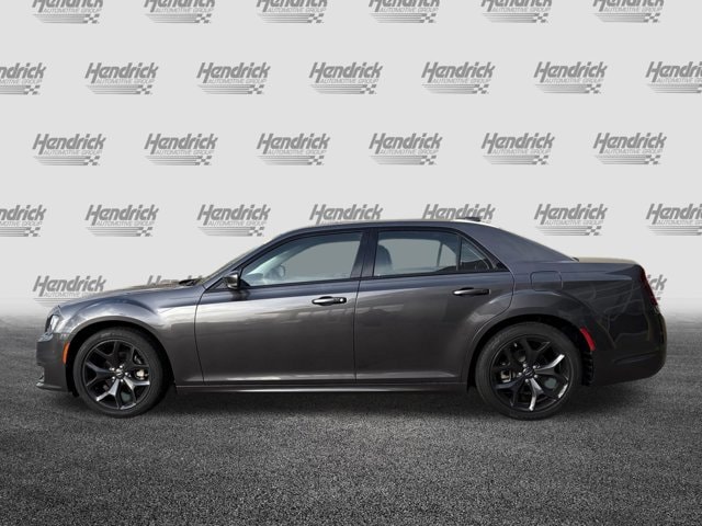 2023 Chrysler 300 Touring L photo 5