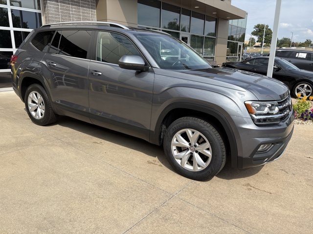Used 2018 Volkswagen Atlas SE w/Tech with VIN 1V2DR2CA9JC549976 for sale in Kansas City