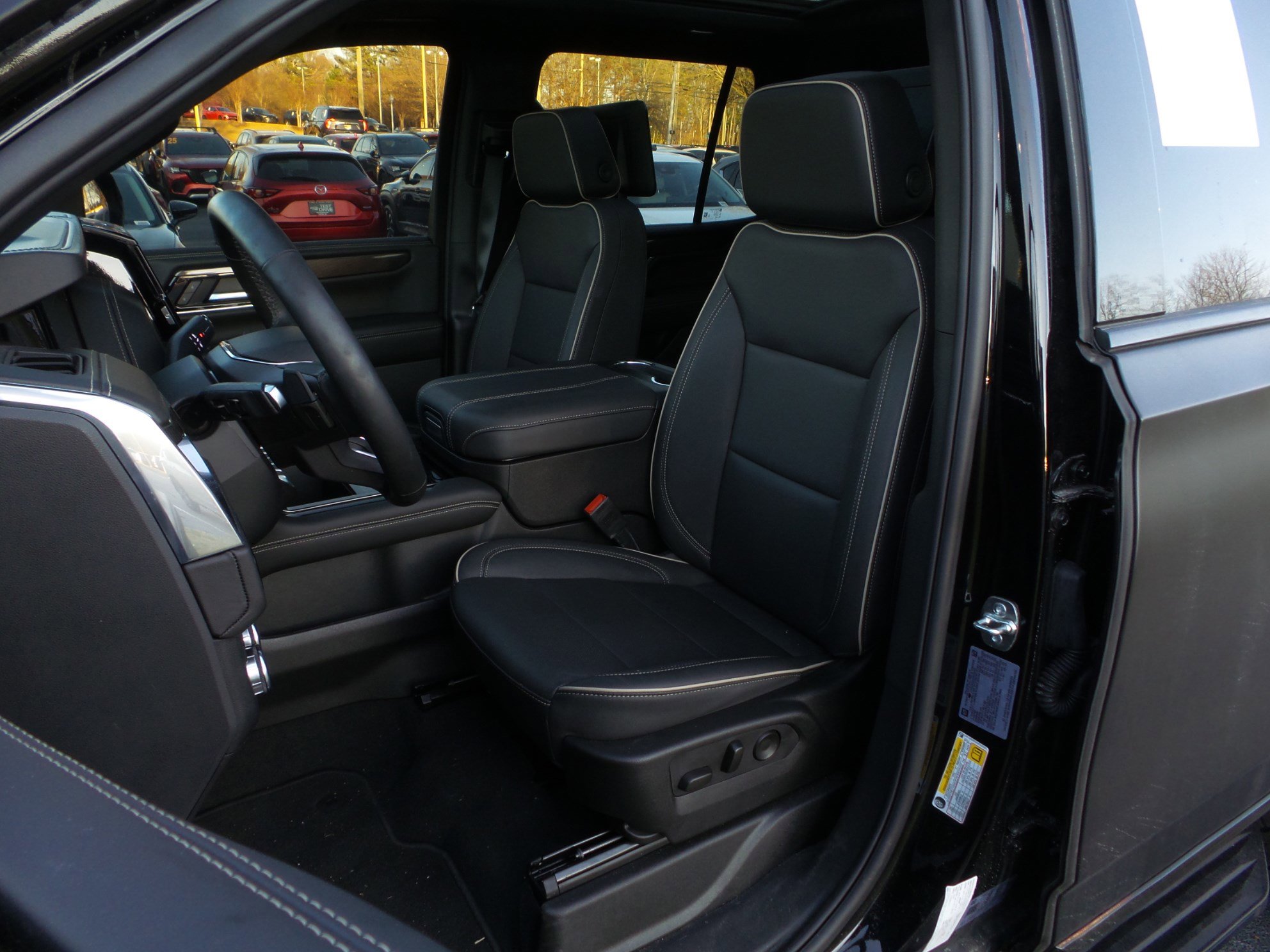 2025 GMC Yukon Elevation photo 6