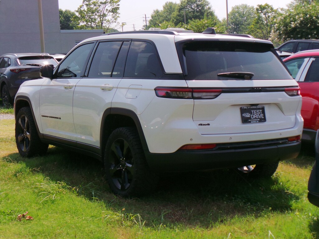 Used 2023 Jeep Grand Cherokee Altitude SUV