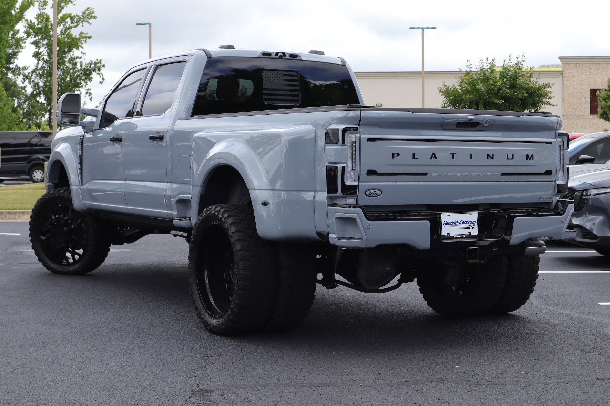 2024 Ford Super Duty F-450 DRW Platinum photo 2
