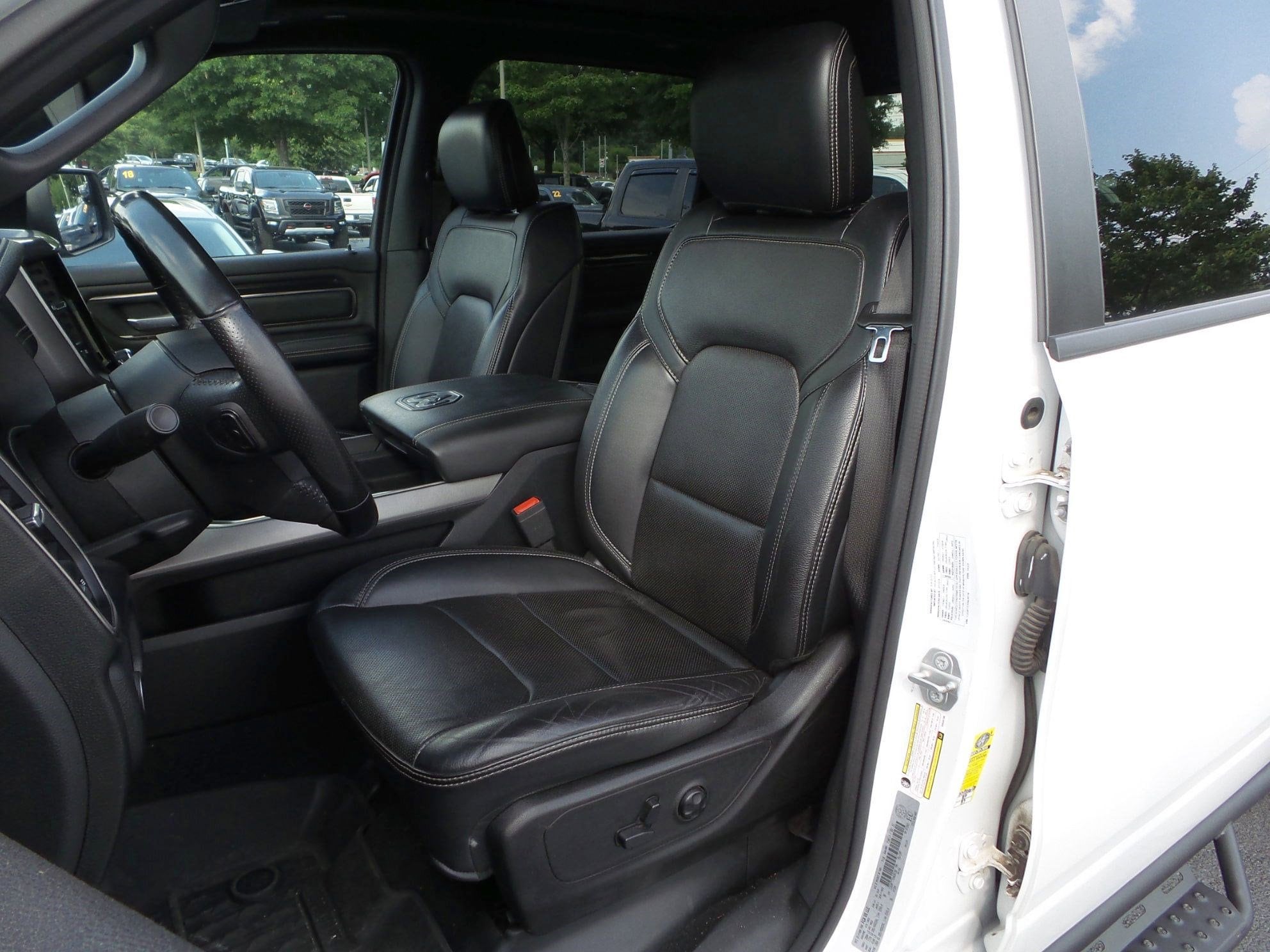 2019 Ram 1500 SPORT photo 3
