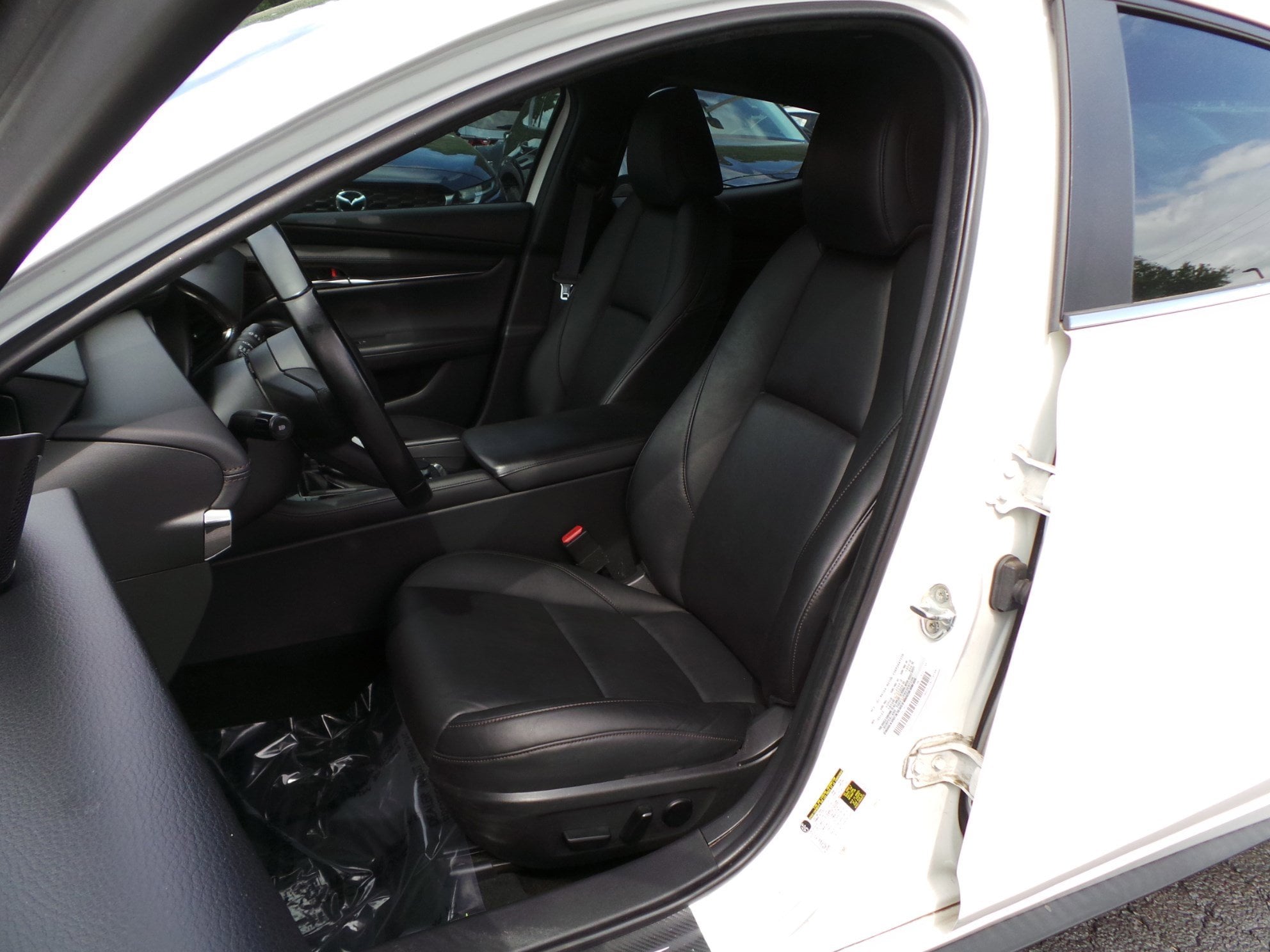 2023 Mazda Mazda3 Hatchback 2.5 S Preferred photo 3