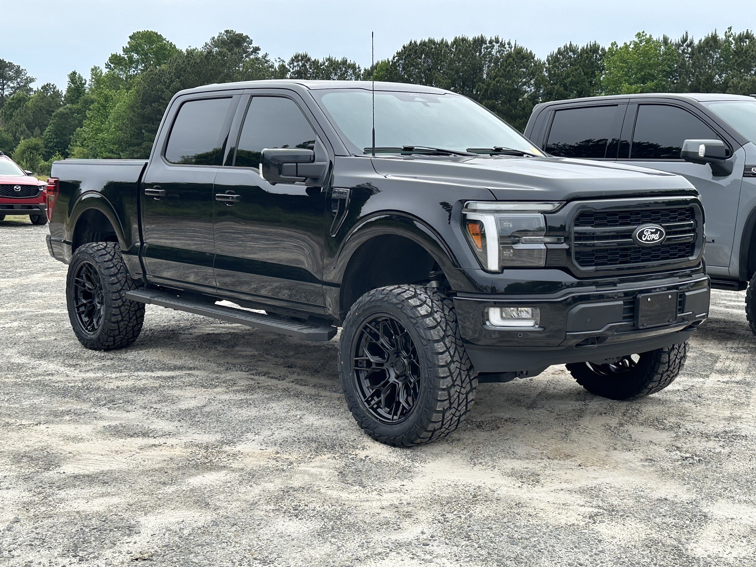 2024 Ford F-150 LARIAT photo 2