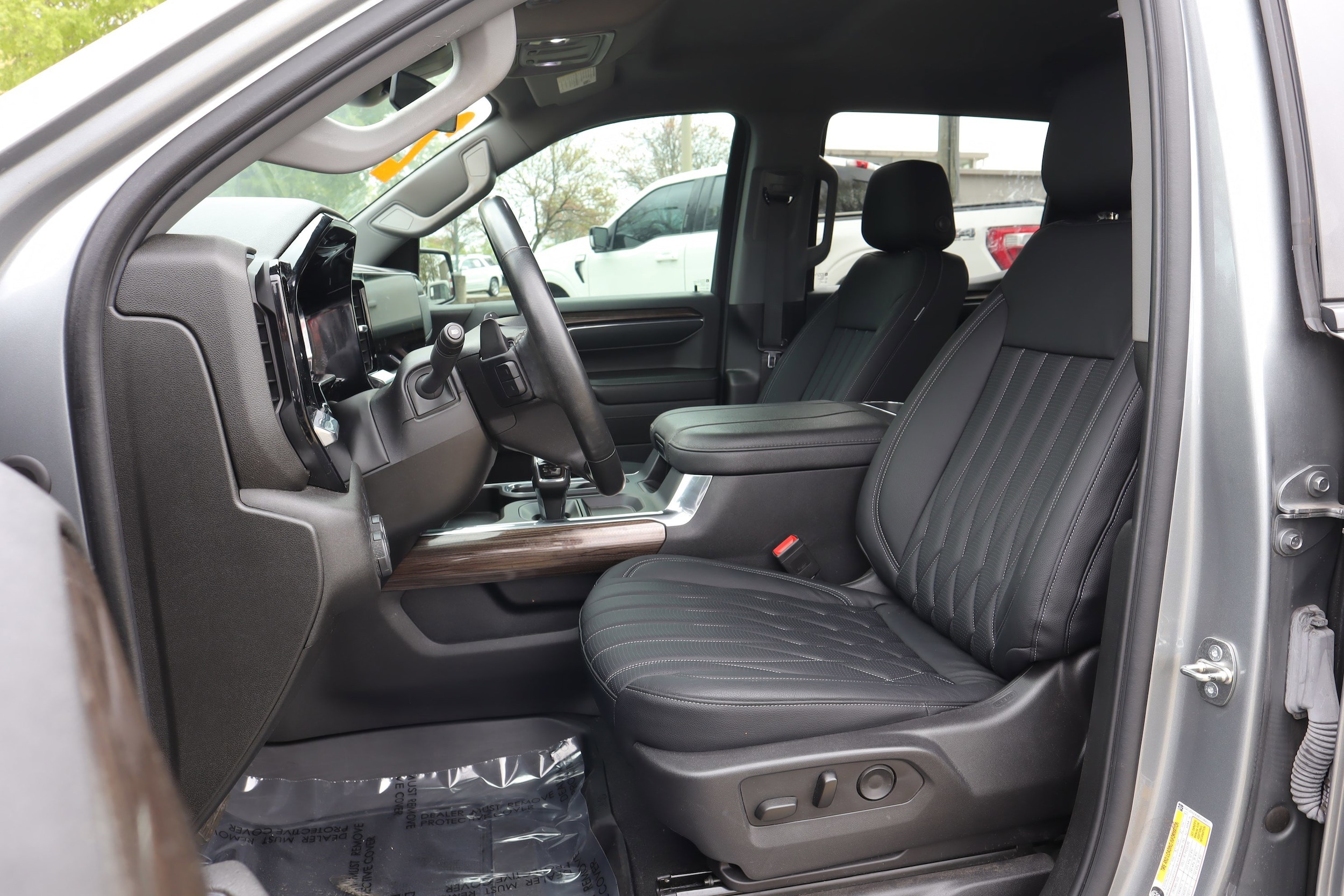 2024 Chevrolet Silverado 1500 RST photo 3