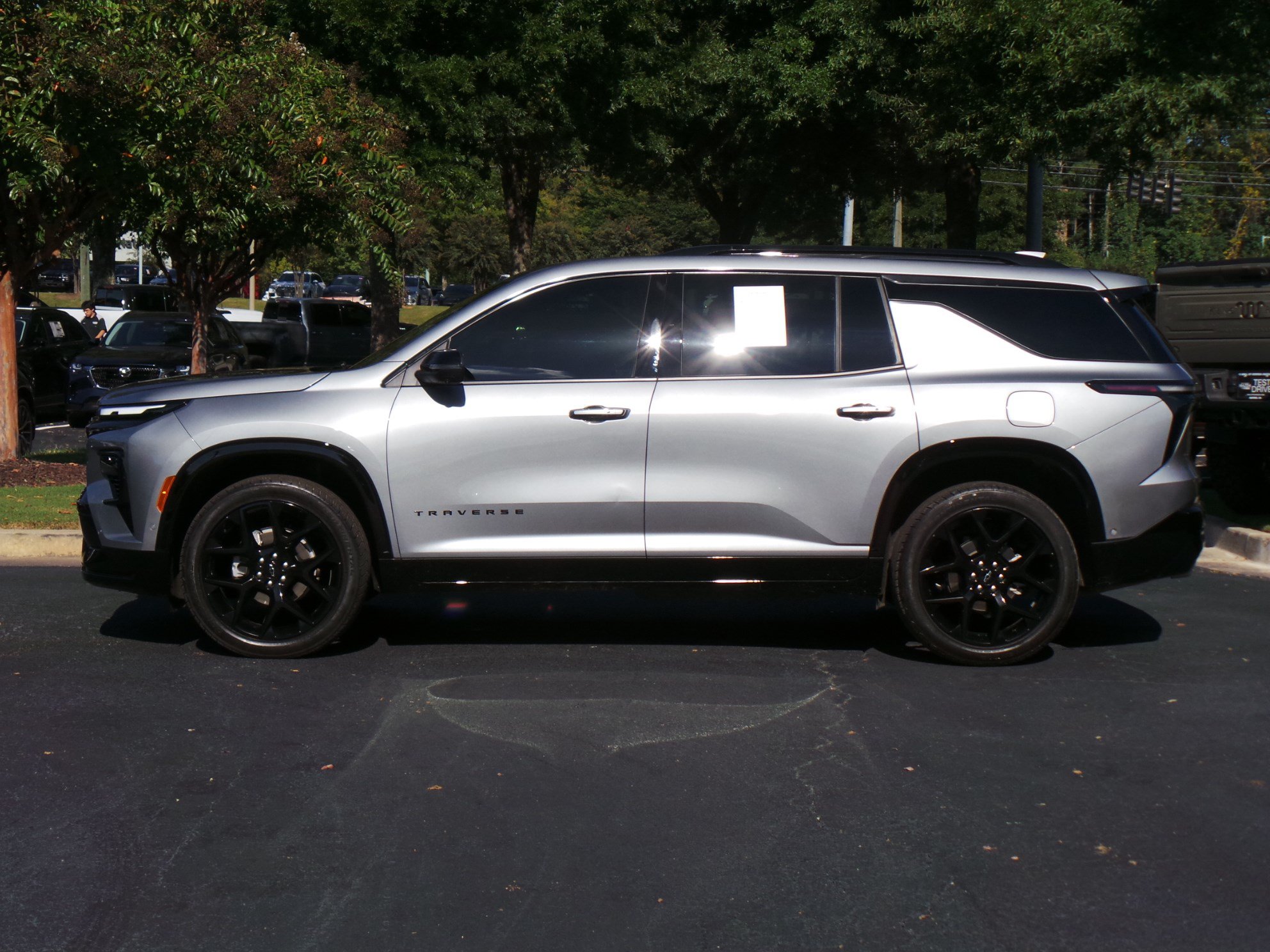 Used 2025 Chevrolet Traverse FWD RS SUV