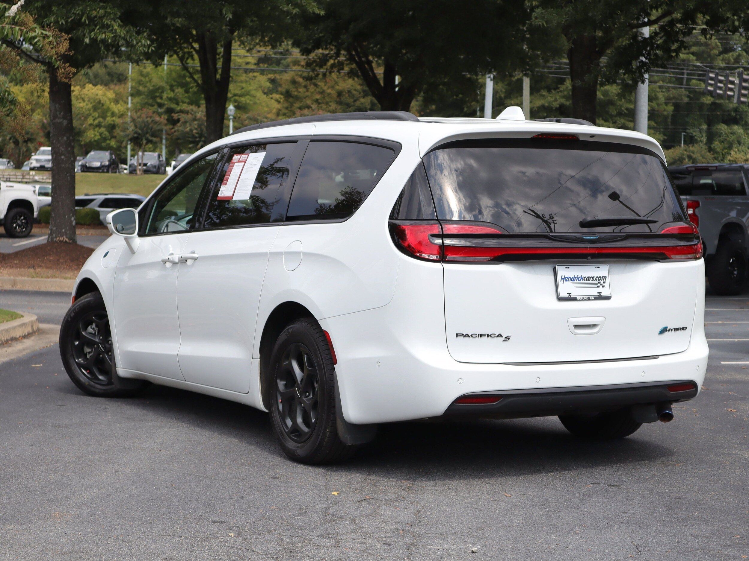 2021 Chrysler Pacifica Hybrid Touring L photo 2